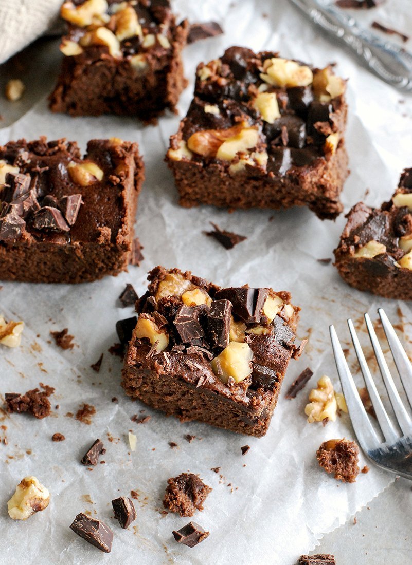 Healthy fudge and chocolate cake with no added sugar.